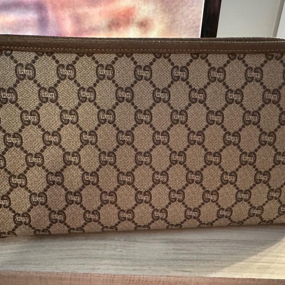 Gucci Brown Monogram Clutch -Authentic - Picture 3 of 9